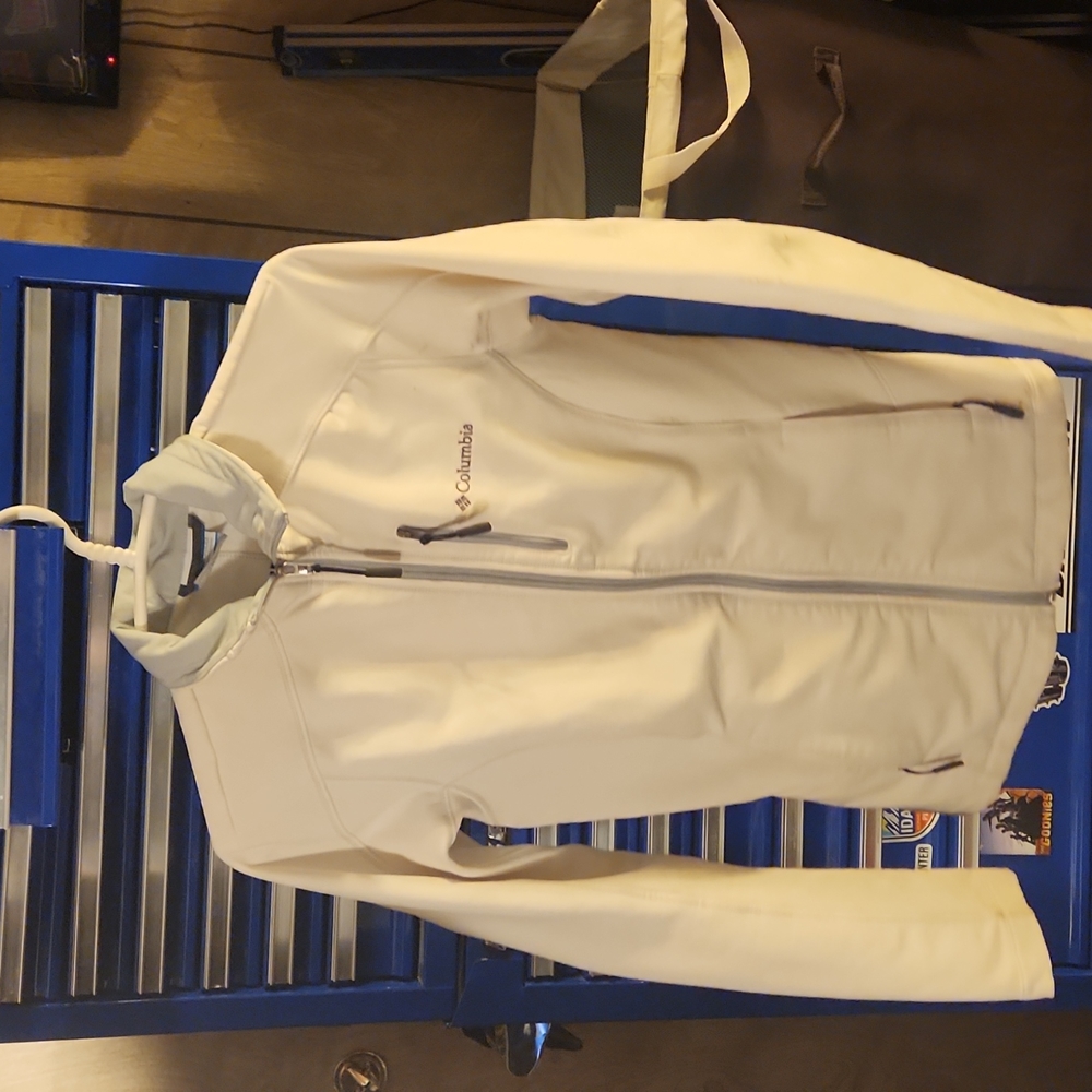 Womens Size small Columbia zip up active wear jacket